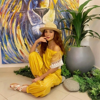 Ayesha Omer feet photo thumbnail