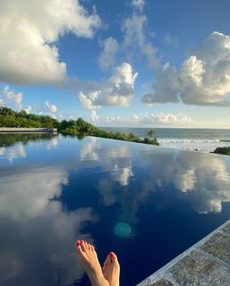 Ayesha Omer feet photo thumbnail