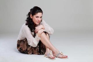 Ayesha Omer feet photo thumbnail