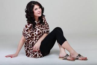 Ayesha Omer feet photo thumbnail