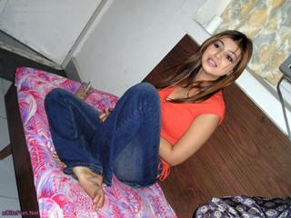 Ayesha Takia feet photo thumbnail
