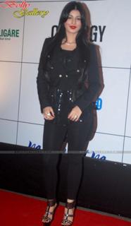 Ayesha Takia feet photo thumbnail