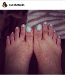 Ayesha Takia feet photo thumbnail