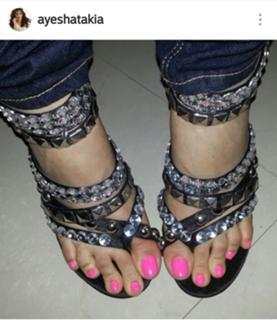 Ayesha Takia feet photo thumbnail