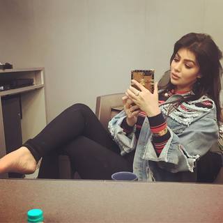 Ayesha Takia feet photo thumbnail