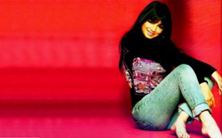 Ayesha Takia feet photo thumbnail