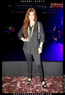 Ayesha Takia feet photo thumbnail