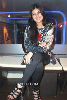 Ayesha Takia feet photo thumbnail