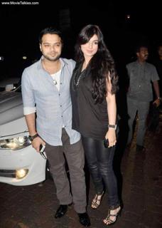 Ayesha Takia feet photo thumbnail