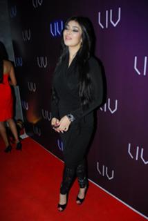 Ayesha Takia feet photo thumbnail