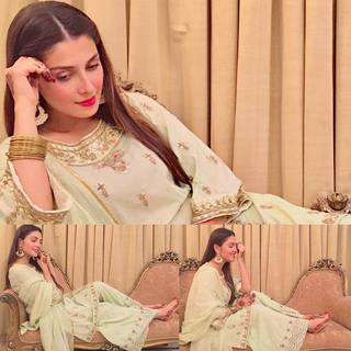 Ayeza Khan feet photo thumbnail