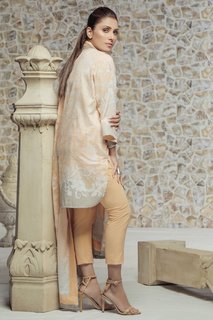 Ayeza Khan feet photo thumbnail