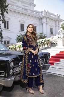 Ayeza Khan feet photo thumbnail