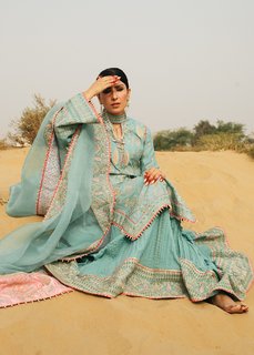 Ayeza Khan feet photo thumbnail