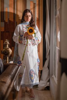 Ayeza Khan feet photo thumbnail