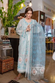 Ayeza Khan feet photo thumbnail