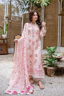 Ayeza Khan feet photo thumbnail