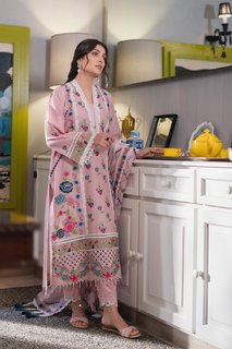 Ayeza Khan feet photo thumbnail