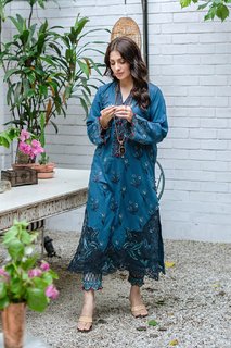 Ayeza Khan feet photo thumbnail