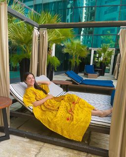 Ayeza Khan feet photo thumbnail