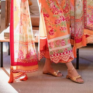 Ayeza Khan feet photo thumbnail