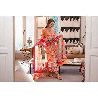 Ayeza Khan feet photo thumbnail