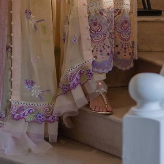 Ayeza Khan feet photo thumbnail