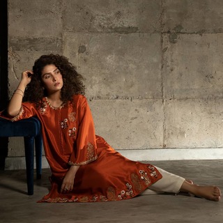 Ayeza Khan feet photo thumbnail