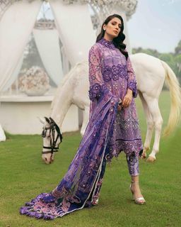 Ayeza Khan feet photo thumbnail