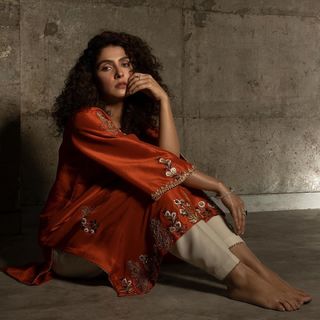 Ayeza Khan feet photo thumbnail