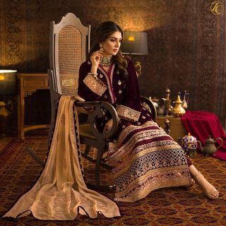 Ayeza Khan feet photo thumbnail