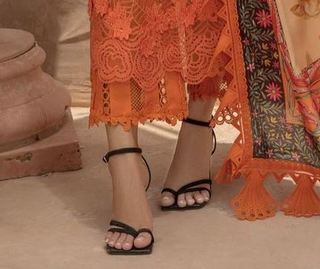 Ayeza Khan feet photo thumbnail