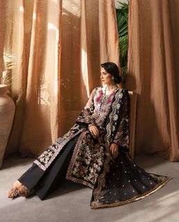 Ayeza Khan feet photo thumbnail