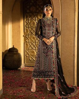 Ayeza Khan feet photo thumbnail