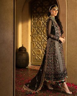 Ayeza Khan feet photo thumbnail