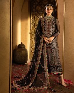 Ayeza Khan feet photo thumbnail