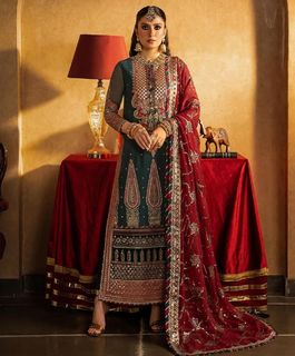 Ayeza Khan feet photo thumbnail