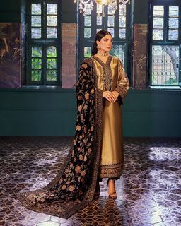 Ayeza Khan feet photo thumbnail