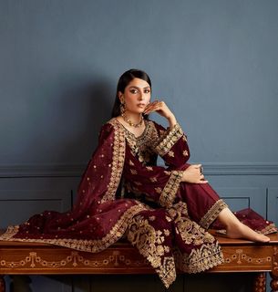 Ayeza Khan feet photo thumbnail