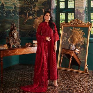 Ayeza Khan feet photo thumbnail