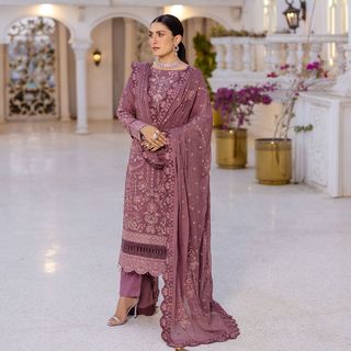 Ayeza Khan feet photo thumbnail