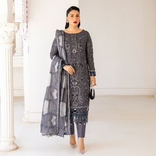 Ayeza Khan feet photo thumbnail