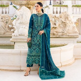 Ayeza Khan feet photo thumbnail