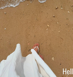 Ayeza Khan feet photo thumbnail