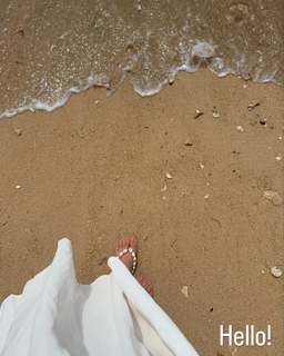 Ayeza Khan feet photo thumbnail