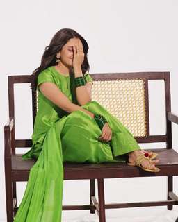 Ayeza Khan feet photo thumbnail