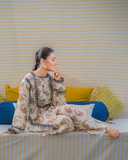 Ayeza Khan feet photo thumbnail