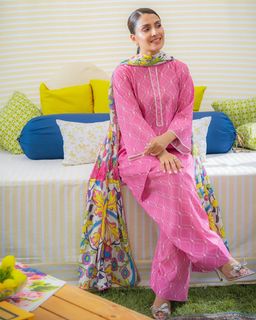 Ayeza Khan feet photo thumbnail