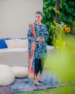 Ayeza Khan feet photo thumbnail