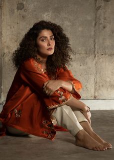 Ayeza Khan feet photo thumbnail